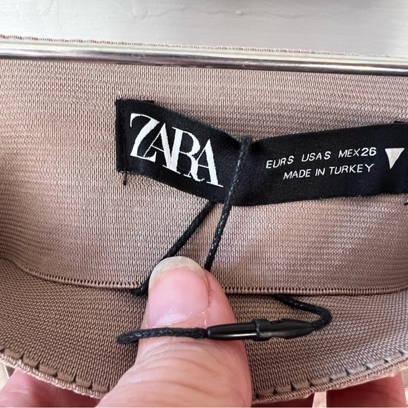 Zara Gold Pleated Skirt - Picture 4 of 5